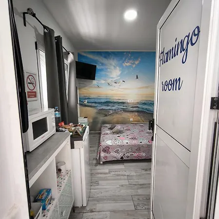 Flamingo, Entrada Privada Y Bano Privado En By Flamingo House, No Fumadores * アレシフェ